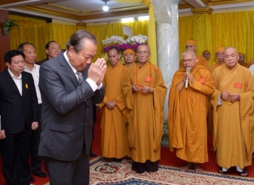 Deputy PM Trương Hòa Bình pays tribute to Senior Buddhist Leader