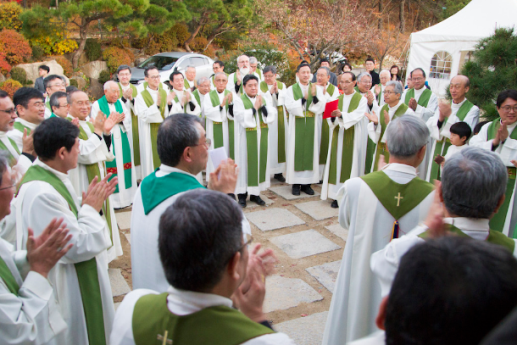 Japanese, Korean bishops pledge to listen to youth