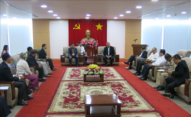 Binh Duong provincial leader receives Cambodian Ministry of Cults and Religion delegation