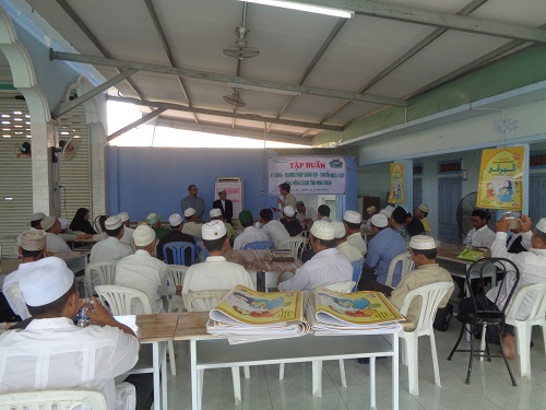 Representative committee of Islamic community in Ninh Thuan holds training on Arabic teaching