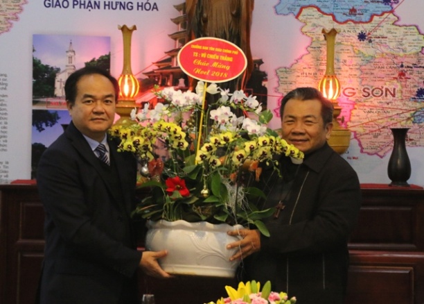 Government religious committee leader pays Christmas visit to Lang Son diocese