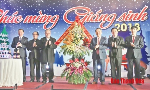 Thanh Hoa provincial authorities hold Christmas gatherings with local Catholic dignitaries