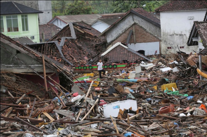 Indonesia tsunami survivors remain jittery as deaths hit 429