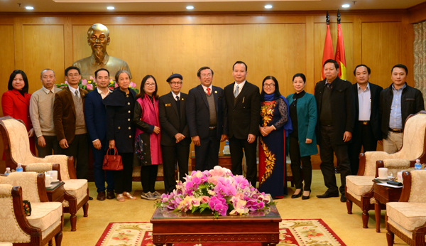 Mass mobilization commission receives Viet Nam Baptist church delegation