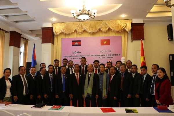 Exchange conference in religious affairs between Vietnam and Cambodia concluded