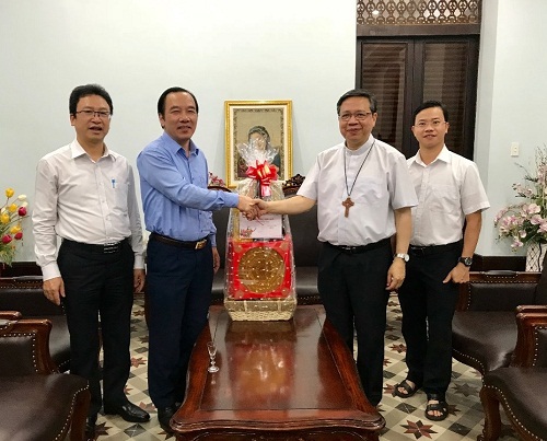 VFF leader extends New Year visits to Catholics in Ho Chi Minh