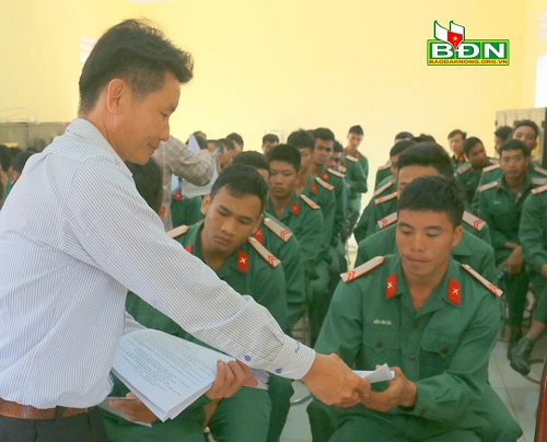 Catholic youths in Dak Nong proactively join the army