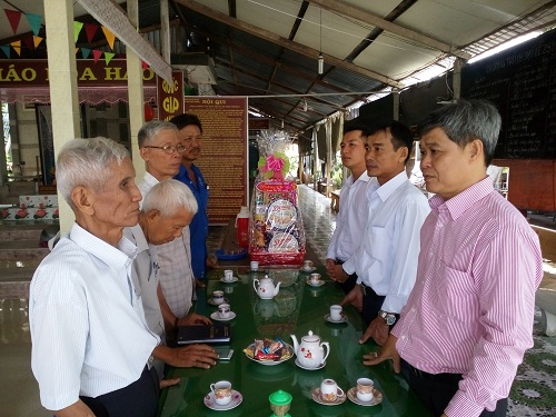 Religious committee in Tien Giang extends tet greetings to religious organizations