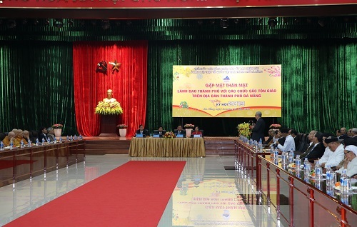 New Year exchange meeting with religious dignitaries held in Da Nang 