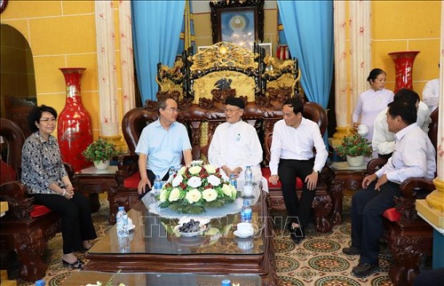 Ho Chi Minh City leader extends Tet greetings to Tay Ninh Caodai Church