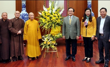 Buddhist Chapter in Hanoi extends Tet greetings to municipal auhtorities