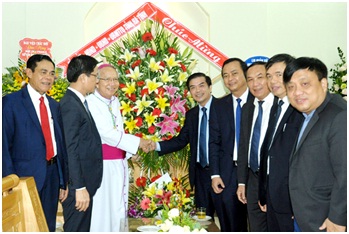 Ha Tinh provincial authorities extend congratulations to new Catholic diocese of Ha Tinh 