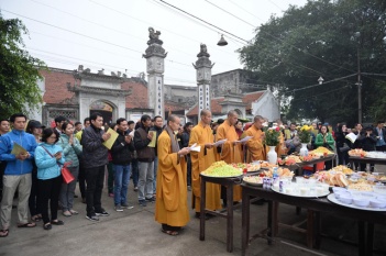 Buddhists releases over 12 tons of fish into Red River