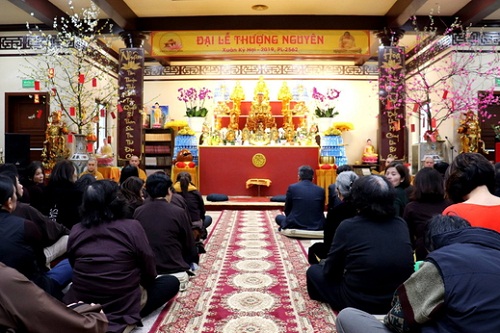 Buddhists in Poland celebrate Thuong Nguyen ceremony 