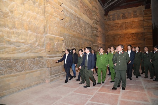 MPS leader checks security work for events of UN Day of Vesak 2019 in Ha Nam