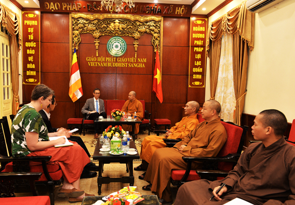 Vietnam Buddhist Sangha receives US Embassy delegation