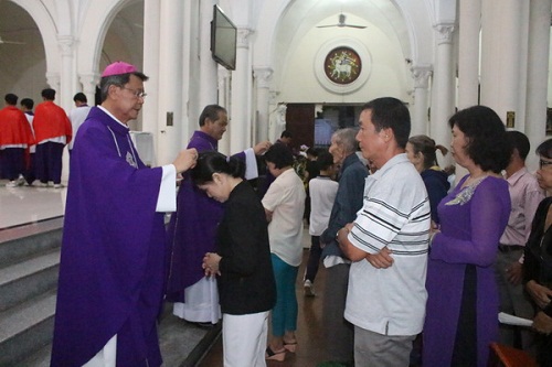 Ash Wednesday in My Tho diocese