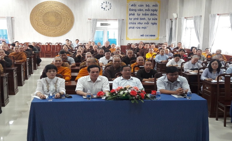 Students of religious course at University of Social Sciences and Humanities visits An Giang province 