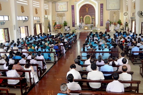 Legion of Mary in Cai Be & Tan An deaneries attend Mass