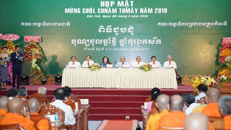 Prime Minister celebrates Chol Chnam Thmay festival with Khmer people