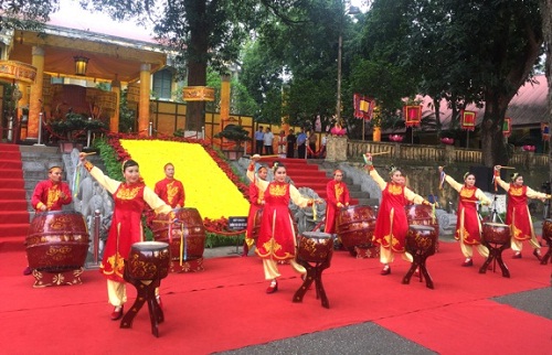 Incense offering commemorates first King of Ly Dynasty