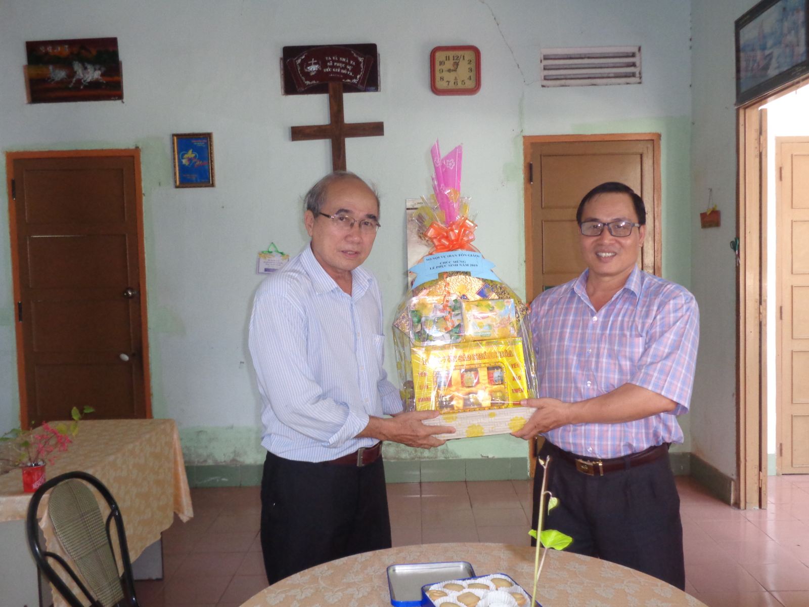 Home affairs authorities in Ninh Thuan extend Easter congratulation to local Christians