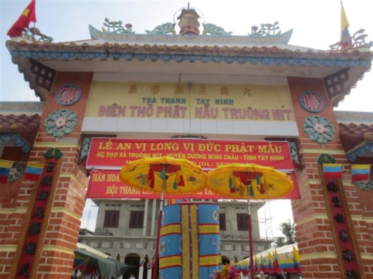 Truong Mit Caodai parish in Tay Ninh installs Divine Mother worshipping symbol