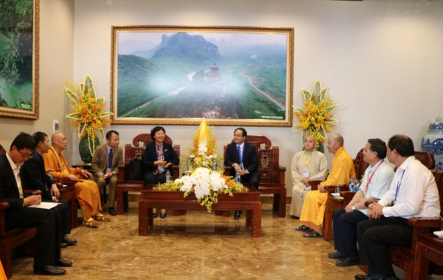 Government religious committee leader receives foreign delegations to UN Day of Vesak 2019