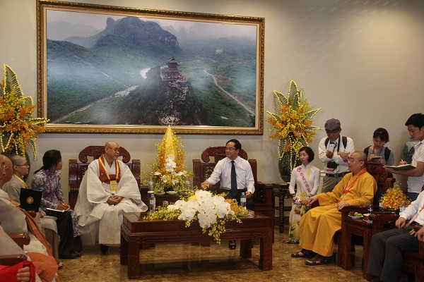 Government religious committee leader receives RoK delegation to UN Day of Vesak 2019