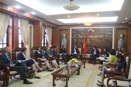 Government religious committee receives official from U.S. Bureau of Democracy, Human Rights, Labor 