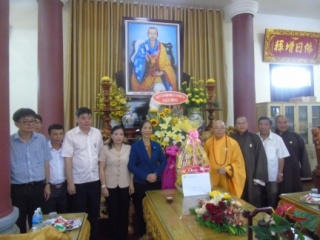 Kon Tum authorities extend Vesak celebrations to local Buddhist dignitaries