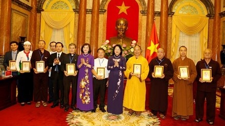 Vice President meets Ninh Binh religious dignitaries