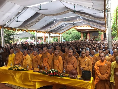 Summer Buddhist retreat in Phu Tho opens Dharma preaching