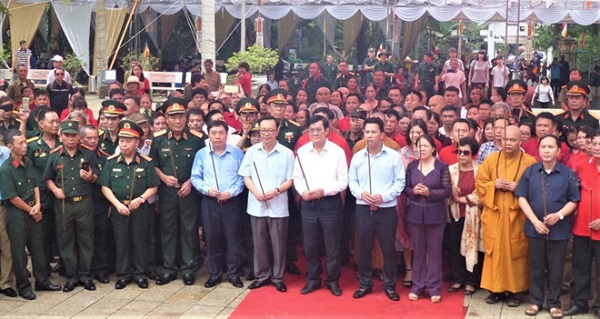 Former President Trương Tấn Sang visits Vi Xuyen national martyrs cemetery 