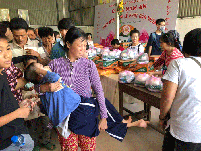 Charity work of Buddhist nuns in Tien Giang 