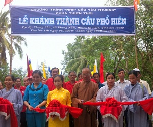 Buddhist monk builds 400 rural bridges