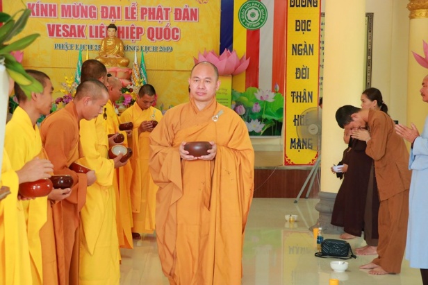 Secretary of Buddhist Sangha visits summer retreat in Quang Binh