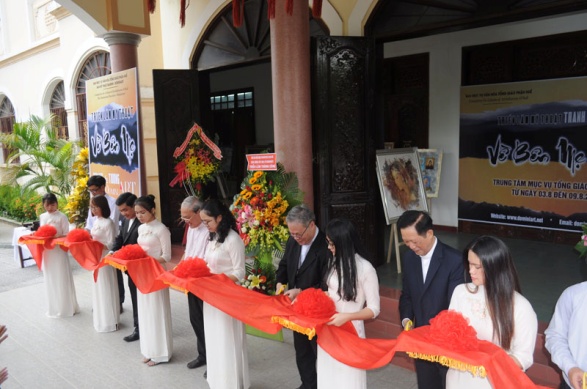 Hue Archdiocese organizes fine art exhibition