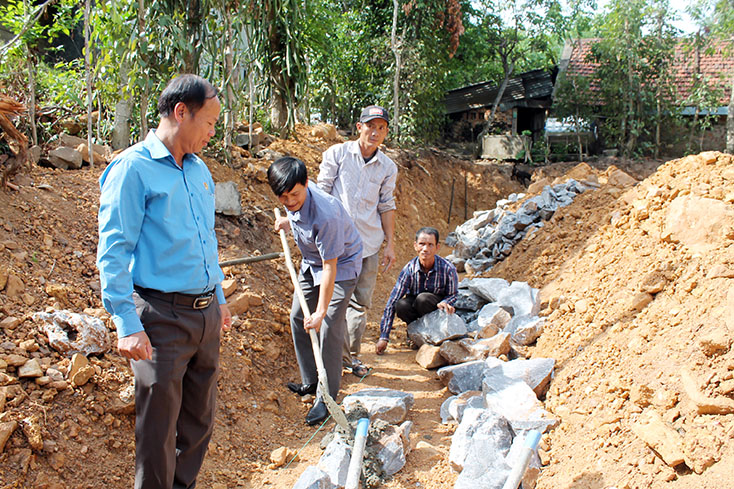 Labour union in Quang Binh builds charitable house for disadvantaged Catholic family