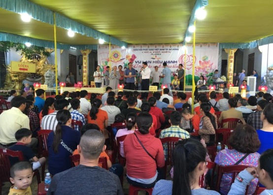 Nearly 1,000 people receive free health check-ups at Buddhist pagoda in Da Nang