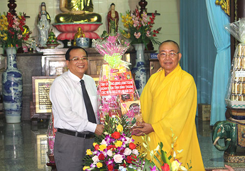 Binh Thuan authorities congratulates local Buddhists on Buddhist Parents Day