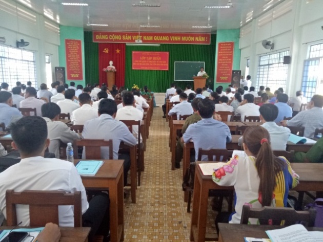 Ben Tre authorities hold religious affairs training for local officials