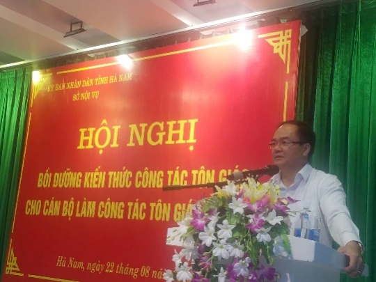 Home affairs department in Ha Nam holds religious affairs training for local officials