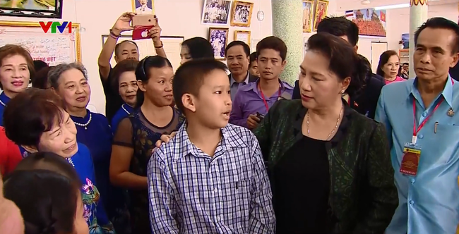 NA Chairwoman Nguyễn Thị Kim Ngân visits Khanh An pagoda in Thailand