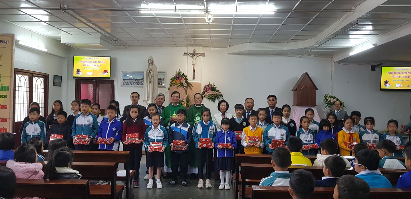 Thanh Mau parish in Da Lat holds mass for new school year