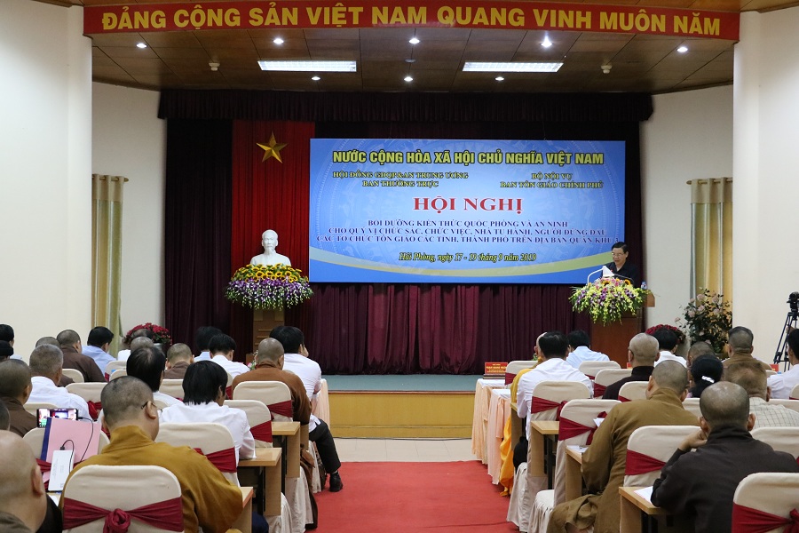 Enhancing defense & security knowledge for dignitaries, deacons in 3rd Military Region