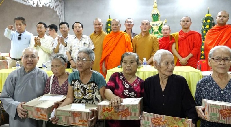 Buddhist sangha in Ho Chi Minh City sends supports to flood victims in Laos