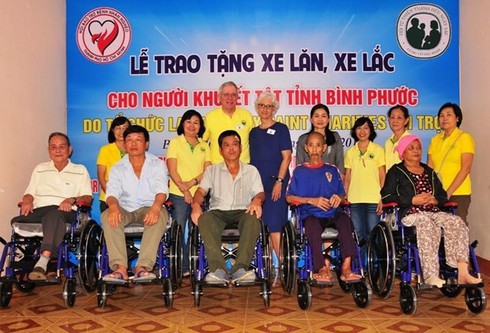 US charity gives wheelchairs to the disabled in Binh Phuoc