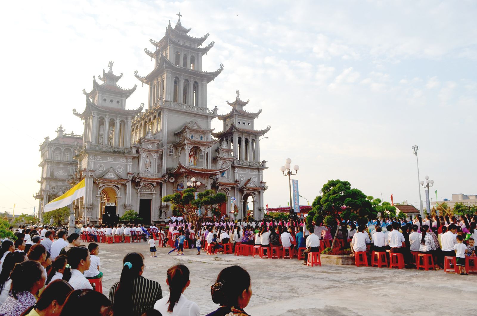 Catholics in Nam Dinh make proactive contributions to community development  