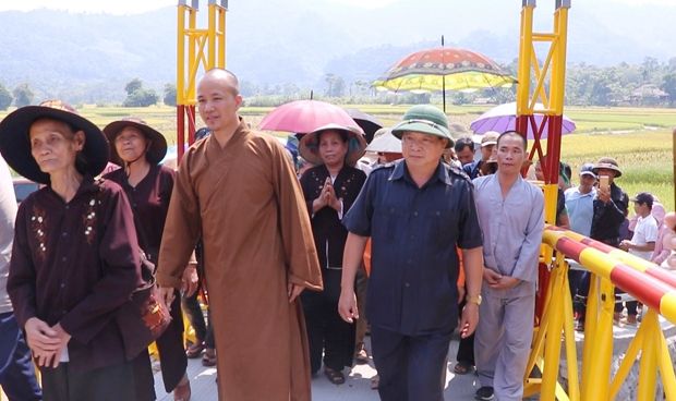 Buddhist temple in Vinh Phuc supports construction of rural bridge in Ha Giang